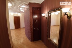 Продається 3-кімнатна квартира 82.8 кв. м у Чернігові