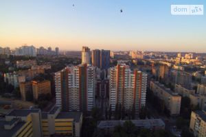 Продается 4-комнатная квартира 157 кв. м в Киеве
