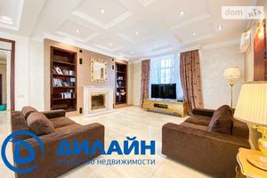 Продается дом на 3 этажа 650 кв. м с балконом