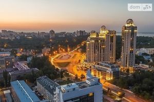 Продається 4-кімнатна квартира 163 кв. м у Одесі