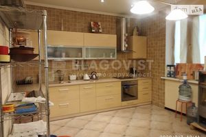 Продается дом на 2 этажа 320 кв. м с верандой