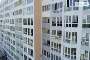 Продается 5-комнатная квартира 152.6 кв. м в Чернигове