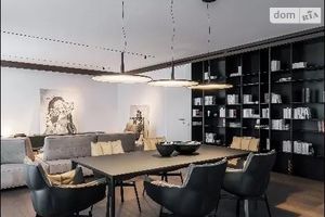 Продается 3-комнатная квартира 138 кв. м в Киеве