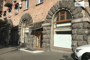 Сдается в аренду нежилое помещение в жилом доме 150 кв. м в 4-этажном здании