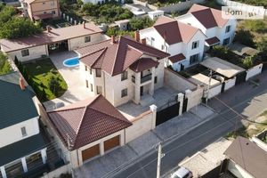 Продается дом на 2 этажа 550 кв. м с мансардой