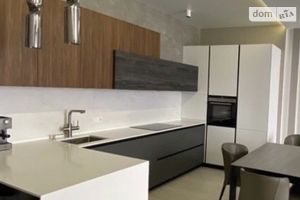 Продається 3-кімнатна квартира 120 кв. м у Одесі