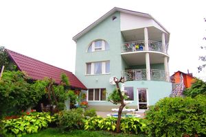 Продается дом на 3 этажа 244 кв. м с мебелью