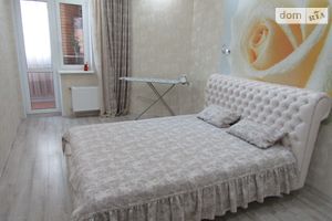 Продається 2-кімнатна квартира 95.46 кв. м у Одесі