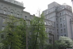 Продается 4-комнатная квартира 82 кв. м в Киеве