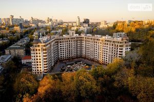 Продається офіс 108.47 кв. м в нежитловому приміщені в житловому будинку