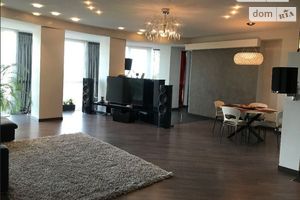 Продается 4-комнатная квартира 198 кв. м в Днепре