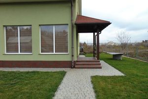 Продается дом на 2 этажа 160 кв. м с бассейном