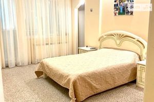 Продается 3-комнатная квартира 280 кв. м в Днепре