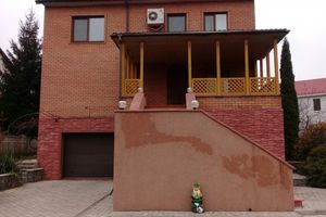 Продается дом на 2 этажа 350 кв. м с мансардой
