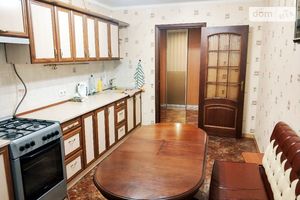 Продается 2-комнатная квартира 82 кв. м в Ивано-Франковске