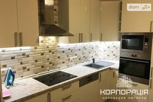 Сдается в аренду 1-комнатная квартира 38 кв. м в Ужгороде