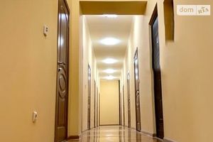 Продається офіс 242 кв. м в нежитловому приміщені в житловому будинку