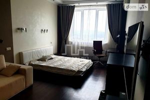 Сдается в аренду 1-комнатная квартира 51 кв. м в Киеве