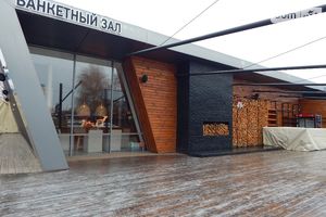 Сдается в аренду торгово-развлекательный комплекс 1400 кв. м в 1-этажном здании