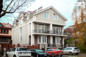 Продається будинок 3 поверховий 250 кв. м з гаражем
