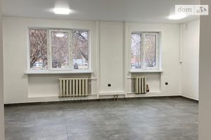 Сдается в аренду офис 46 кв. м в нежилом помещении в жилом доме