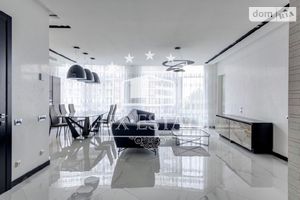 Продается 4-комнатная квартира 160 кв. м в Киеве