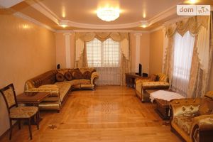 Продается дом на 3 этажа 272 кв. м с мансардой