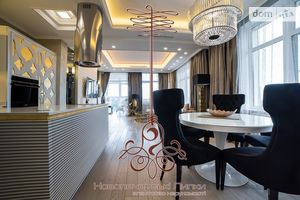 Продается 4-комнатная квартира 160 кв. м в Киеве