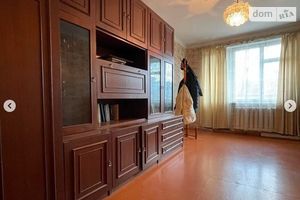 Продається 3-кімнатна квартира 63 кв. м у Полтаві