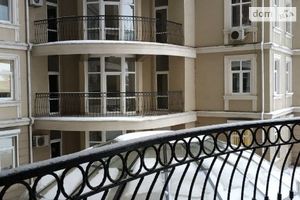 Продається 2-кімнатна квартира 65 кв. м у Одесі