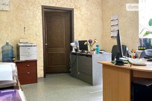 Продається об'єкт сфери послуг 61 кв. м в 5-поверховій будівлі