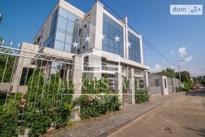 Продається будинок 3 поверховий 2160 кв. м з бесідкою