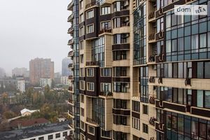 Продается 3-комнатная квартира 108 кв. м в Киеве