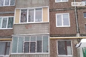 Продается 4-комнатная квартира 62 кв. м в Чернигове