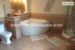 Продается дом на 3 этажа 350 кв. м с участком