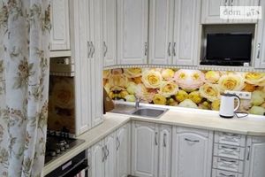 Продается 2-комнатная квартира 71.5 кв. м в Киеве