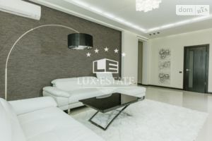 Сдается в аренду 3-комнатная квартира 150 кв. м в Киеве