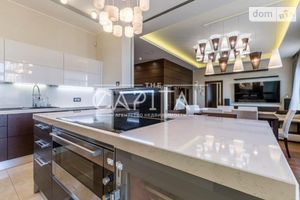 Сдается в аренду 4-комнатная квартира 210 кв. м в Киеве