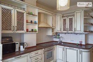 Продается 3-комнатная квартира 76.4 кв. м в Одессе