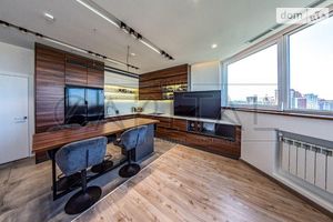 Продается 8-комнатная квартира 240 кв. м в Киеве