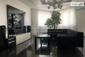 Продается 3-комнатная квартира 140 кв. м в Киеве