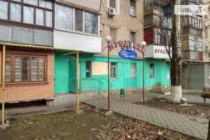 Продається нежитлове приміщення в житловому будинку 59 кв. м в 5-поверховій будівлі