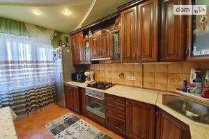 Продается 3-комнатная квартира 80 кв. м в Ужгороде