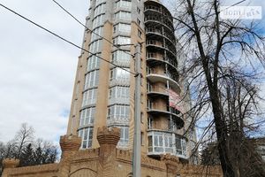Продается 3-комнатная квартира 110.8 кв. м в Кременчуге