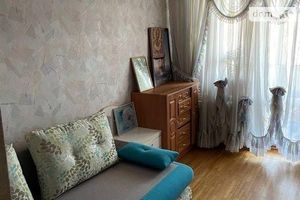 Продается 4-комнатная квартира 86 кв. м в Днепре