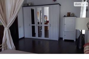 Продается одноэтажный дом 300 кв. м с бассейном