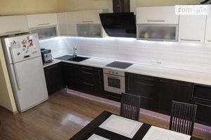 Продается 3-комнатная квартира 105 кв. м в Одессе
