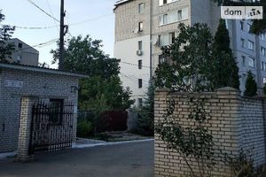 Продается бокс в гаражном комплексе под легковое авто на 20 кв. м