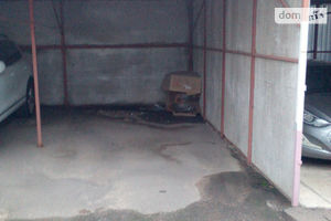 Продается место на стоянке под легковое авто на 18 кв. м