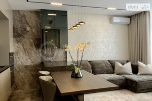 Продается 3-комнатная квартира 74 кв. м в Киеве